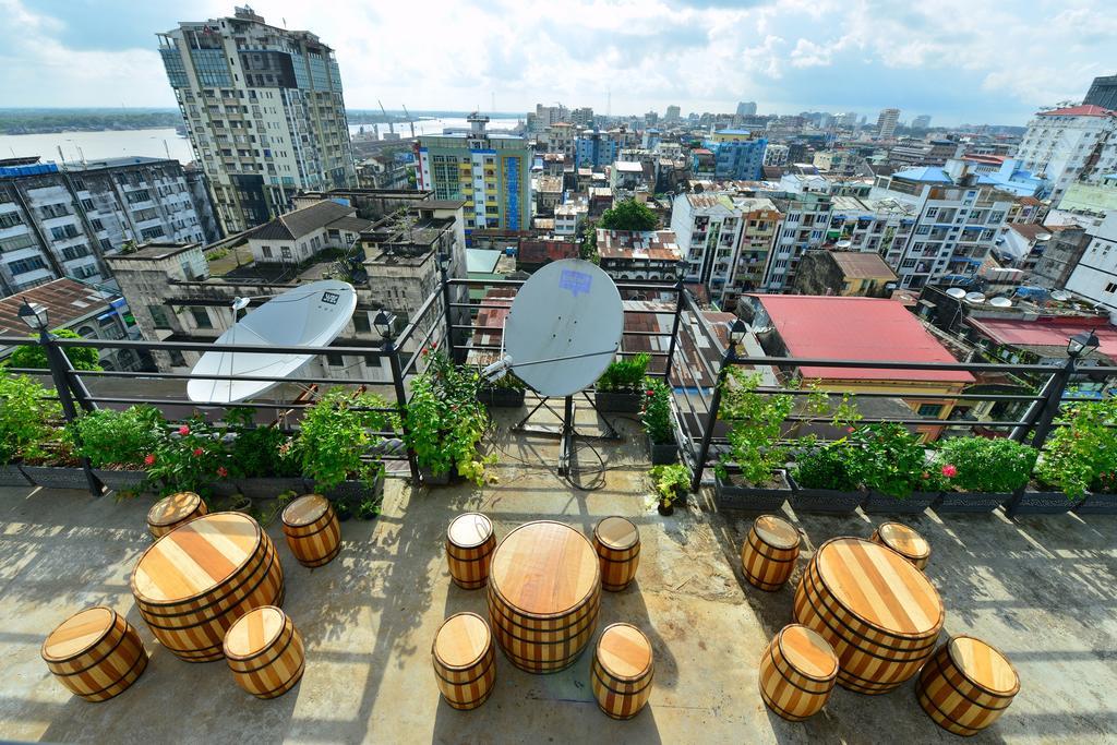 Хостел Backpacker Янгон Экстерьер фото